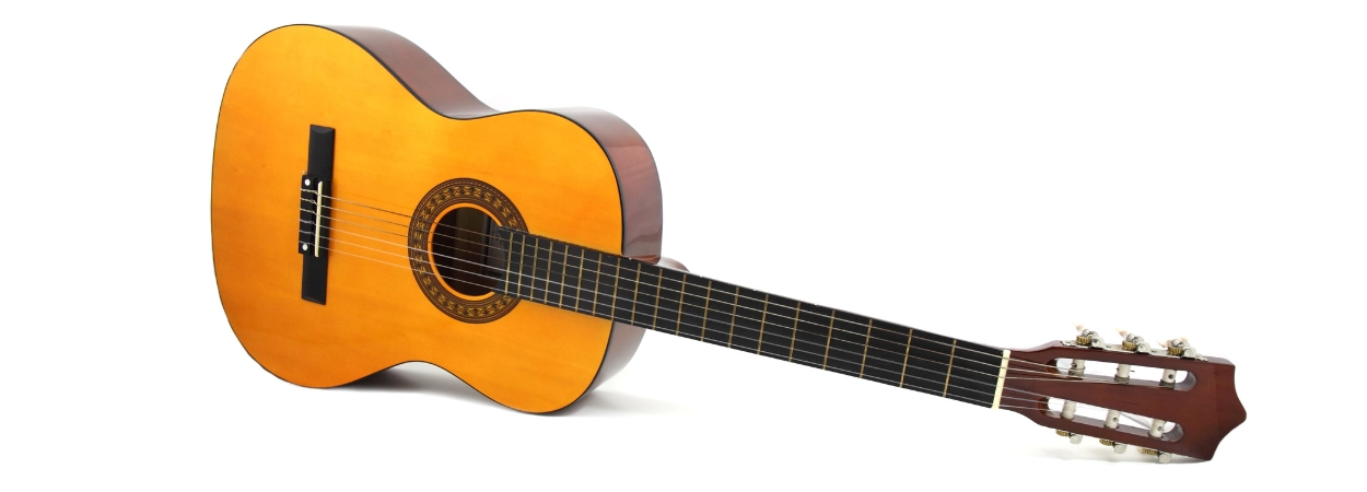 Guitarra clásica tamaño estándar